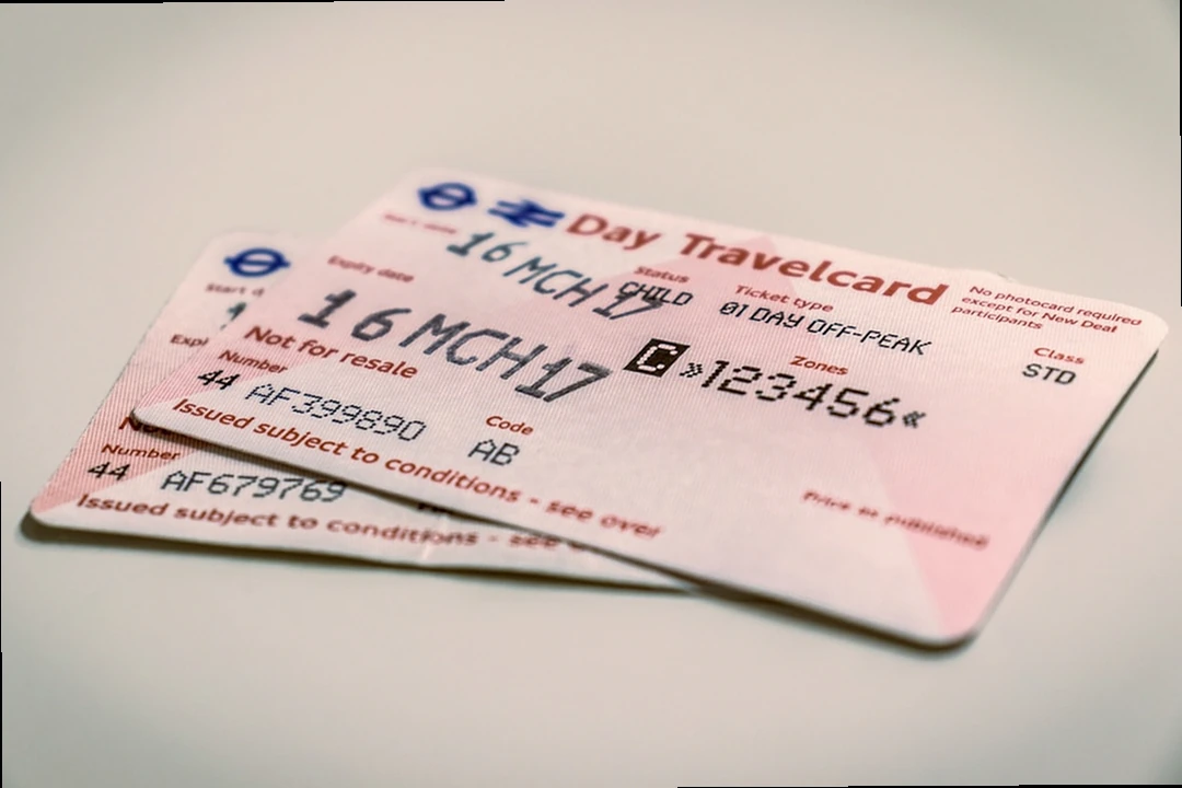 이력서와 명함 옆에 놓인 가맹관리사 자격증 이미지